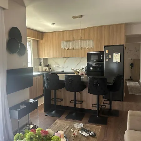 Golden Nest Lykavitos Stylish Escape Apartamento *
